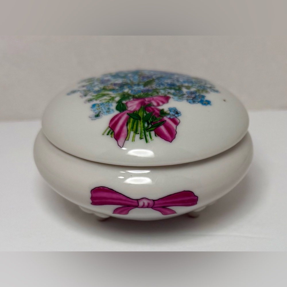 Takahashi Japan White Porcelain Trinket Box – Floral Lid – Vintage San Francisco